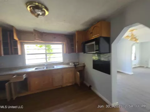 Kitchen - 2728 Utah St, Jackson, MS 39213 photo 1 of 2