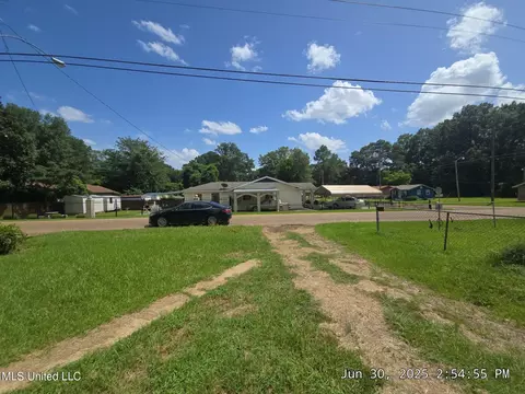 Exterior - 2728 Utah St, Jackson, MS 39213 photo 2 of 3