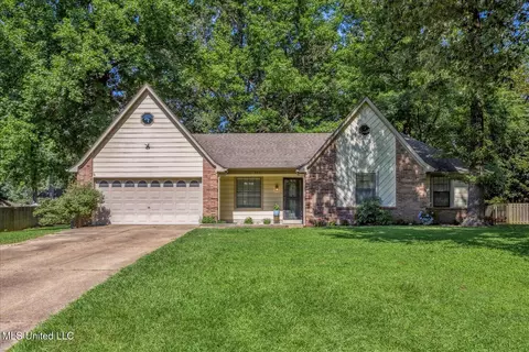 2781 Hickory Hill Dr, Nesbit, MS 38651 photo 2