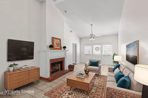 Living - 5072 Harling Pl, Jackson, MS 39211 photo 2 of 3