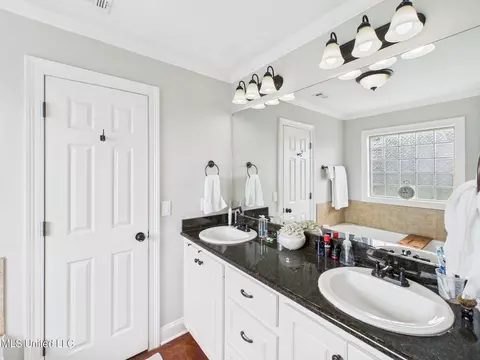 Bath - 107 Millhouse Dr, Madison, MS 39110 photo 4 of 6