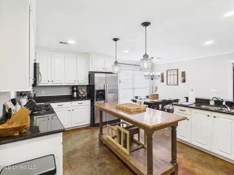 Kitchen - 107 Millhouse Dr, Madison, MS 39110 photo 4 of 5