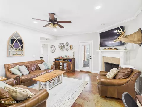 Living - 107 Millhouse Dr, Madison, MS 39110 photo 2 of 3
