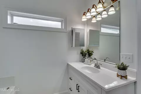 Bath - 430 Stoneybrook Dr, Brandon, MS 39042 photo 1 of 6