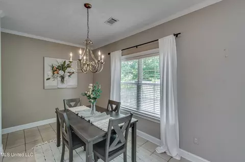 Dining - 430 Stoneybrook Dr, Brandon, MS 39042 photo 2 of 3
