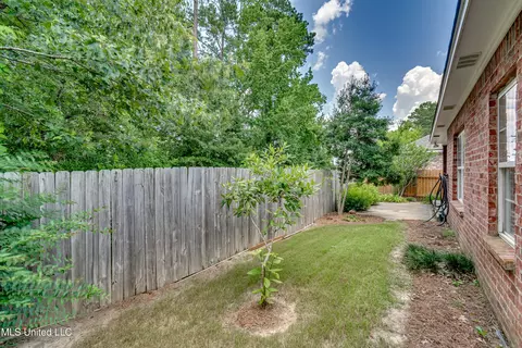 Exterior - 430 Stoneybrook Dr, Brandon, MS 39042 photo 7 of 8