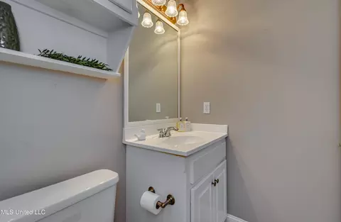Bath - 430 Stoneybrook Dr, Brandon, MS 39042 photo 6 of 6