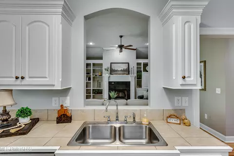 Kitchen - 430 Stoneybrook Dr, Brandon, MS 39042 photo 6 of 7