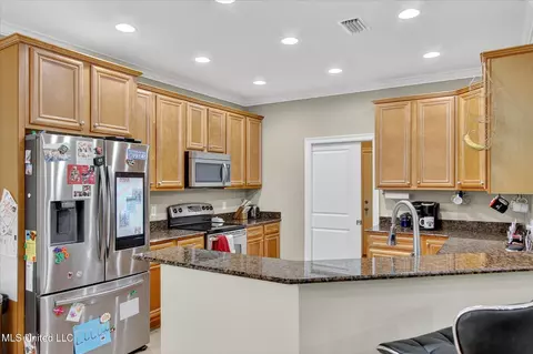 Kitchen - 9920 Honalo Pl, Diamondhead, MS 39525 photo 1 of 6