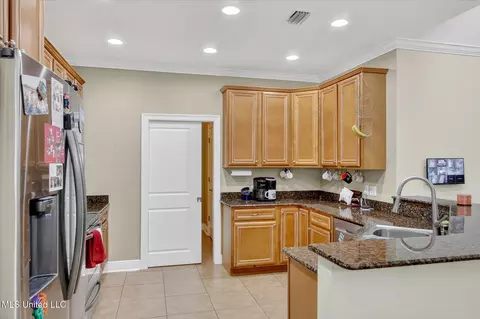 Kitchen - 9920 Honalo Pl, Diamondhead, MS 39525 photo 2 of 6