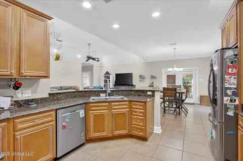 Kitchen - 9920 Honalo Pl, Diamondhead, MS 39525 photo 6 of 6