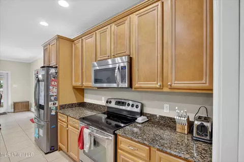 Kitchen - 9920 Honalo Pl, Diamondhead, MS 39525 photo 3 of 6