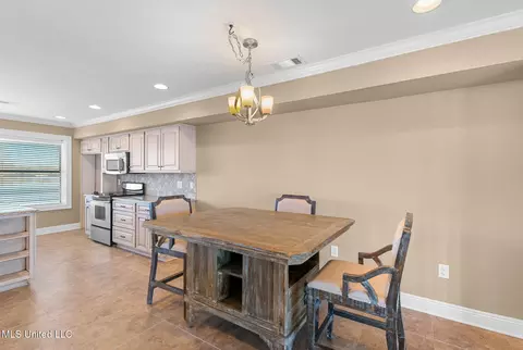 Dining - 80 Breakers Ln, Ridgeland, MS 39157 photo 2 of 2