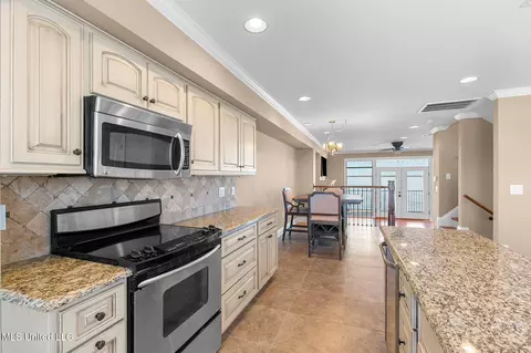 Kitchen - 80 Breakers Ln, Ridgeland, MS 39157 photo 6 of 6