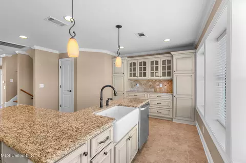 Kitchen - 80 Breakers Ln, Ridgeland, MS 39157 photo 5 of 6