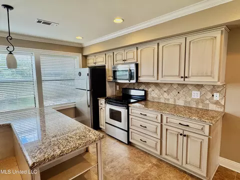 Kitchen - 80 Breakers Ln, Ridgeland, MS 39157 photo 1 of 6