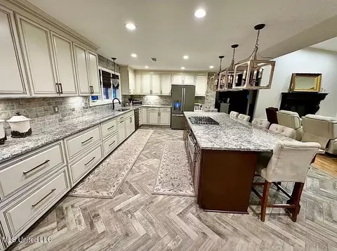 Kitchen - 1202 White Oak Dr, Hernando, MS 38632 photo 5 of 5