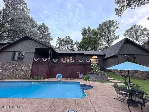Exterior - 1202 White Oak Dr, Hernando, MS 38632 photo 8 of 9