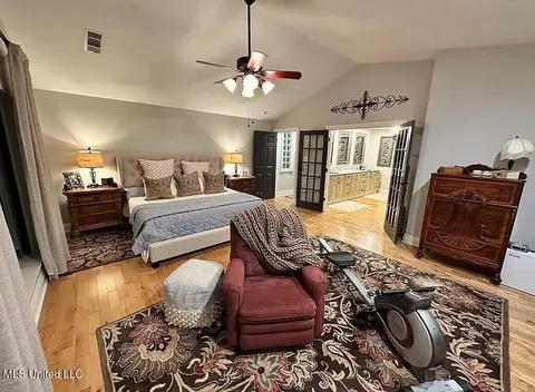 Bedroom - 1202 White Oak Dr, Hernando, MS 38632 photo 2 of 5