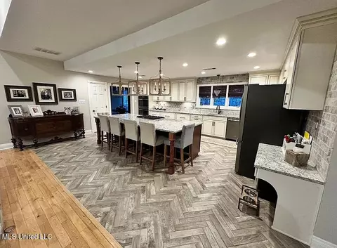 Kitchen - 1202 White Oak Dr, Hernando, MS 38632 photo 1 of 5