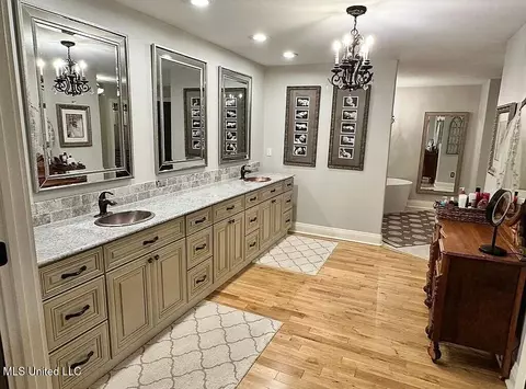 Bath - 1202 White Oak Dr, Hernando, MS 38632 photo 1 of 6