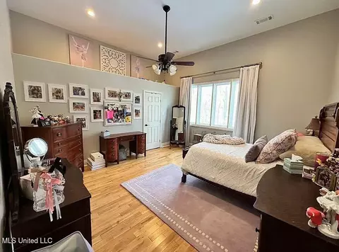 Bedroom - 1202 White Oak Dr, Hernando, MS 38632 photo 4 of 5