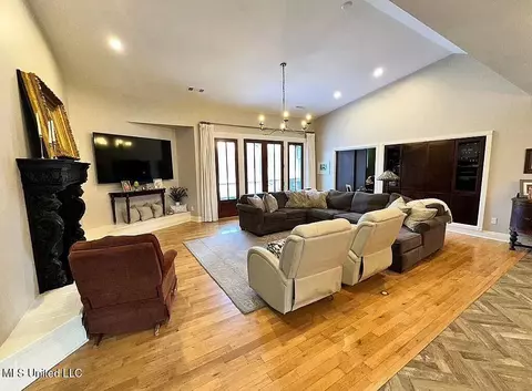 Living - 1202 White Oak Dr, Hernando, MS 38632 photo 1 of 2