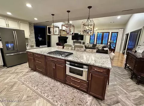 Kitchen - 1202 White Oak Dr, Hernando, MS 38632 photo 3 of 5