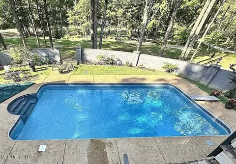 Exterior - 1202 White Oak Dr, Hernando, MS 38632 photo 3 of 9