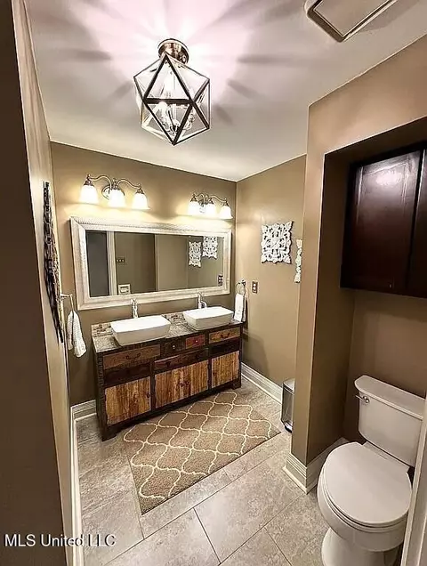 Bath - 1202 White Oak Dr, Hernando, MS 38632 photo 5 of 6