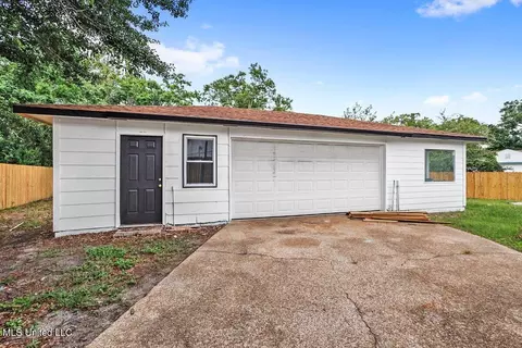 2112 Rose Ct, Gulfport, MS 39507