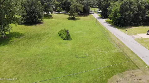 W College Avenue, Wiggins, MS 39577