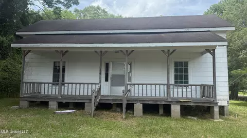 101 S 3rd St, Collins, MS 39428