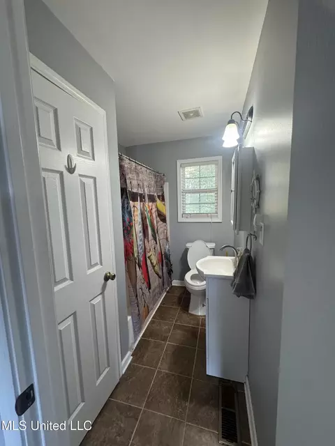 Bath - 2570 Pine Dr, Hernando, MS 38632 photo 1 of 1