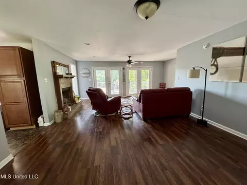 Living - 2570 Pine Dr, Hernando, MS 38632 photo 1 of 5