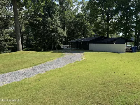 Exterior - 2570 Pine Dr, Hernando, MS 38632 photo 2 of 14