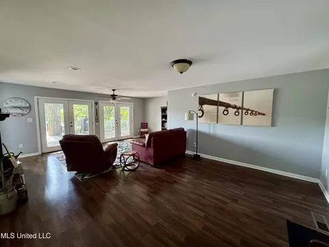 Living - 2570 Pine Dr, Hernando, MS 38632 photo 3 of 5