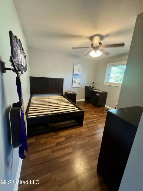 Bedroom - 2570 Pine Dr, Hernando, MS 38632 photo 2 of 4