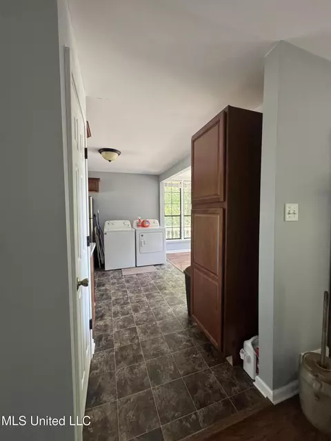 Entry Way - 2570 Pine Dr, Hernando, MS 38632 photo 3 of 3