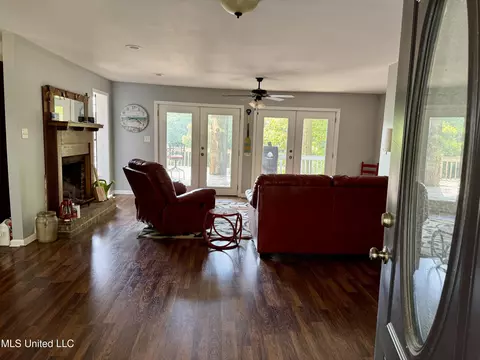 Entry Way - 2570 Pine Dr, Hernando, MS 38632 photo 1 of 3