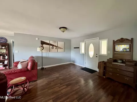 Entry Way - 2570 Pine Dr, Hernando, MS 38632 photo 2 of 3