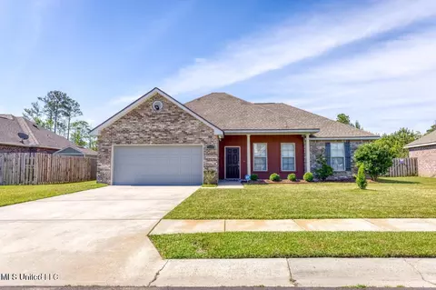 2004 Tammy St, Ocean Springs, MS 39564