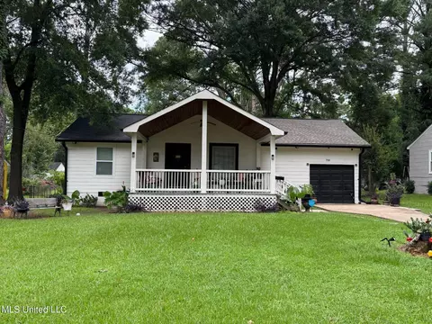 758 Robinhood Rd, Jackson, MS 39206