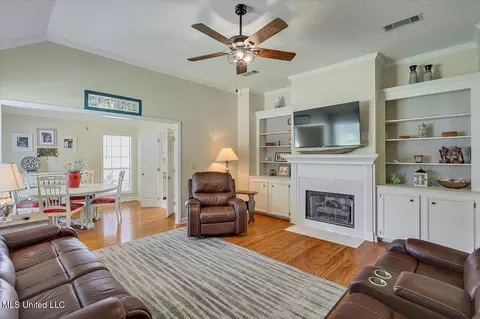 Living - 1028 Bridgeport Dr, Madison, MS 39110 photo 1 of 4