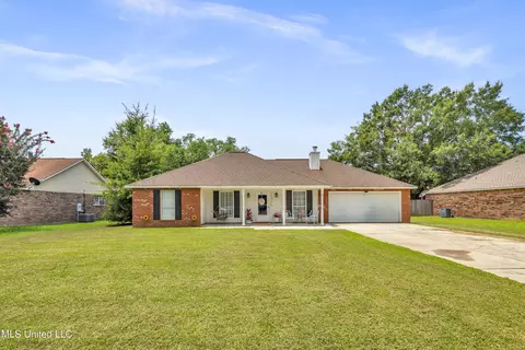 7029 Oakhurst Dr, Ocean Springs, MS 39564
