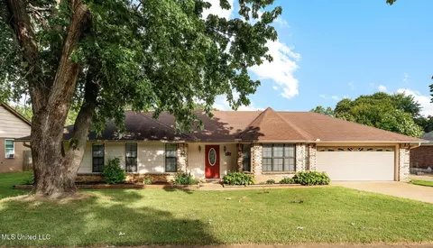 8156 Autumn Woods Dr, Southaven, MS 38671