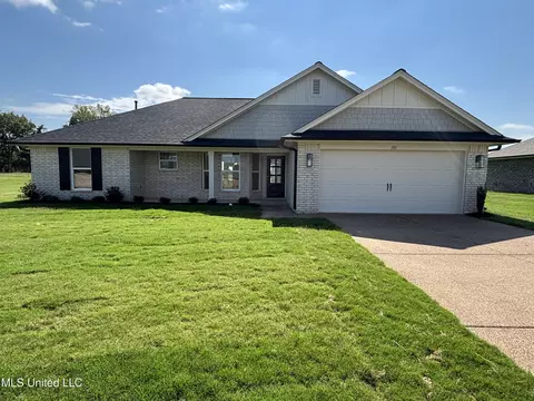 103 Red Bird Cv, Senatobia, MS 38668