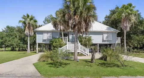 645 Royal Oak Dr, Pass Christian, MS 39571