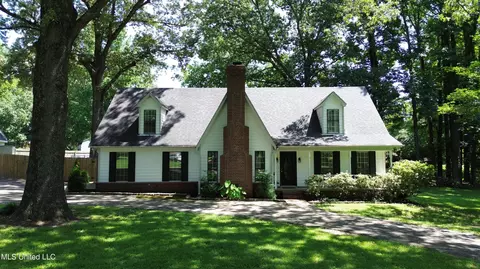Exterior - 1680 Cedar Bend Rd, Hernando, MS 38632 photo 2 of 12