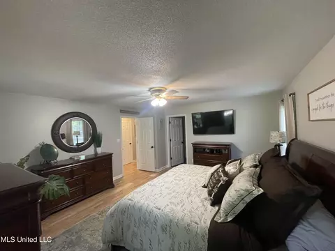 Bedroom - 1680 Cedar Bend Rd, Hernando, MS 38632 photo 9 of 11